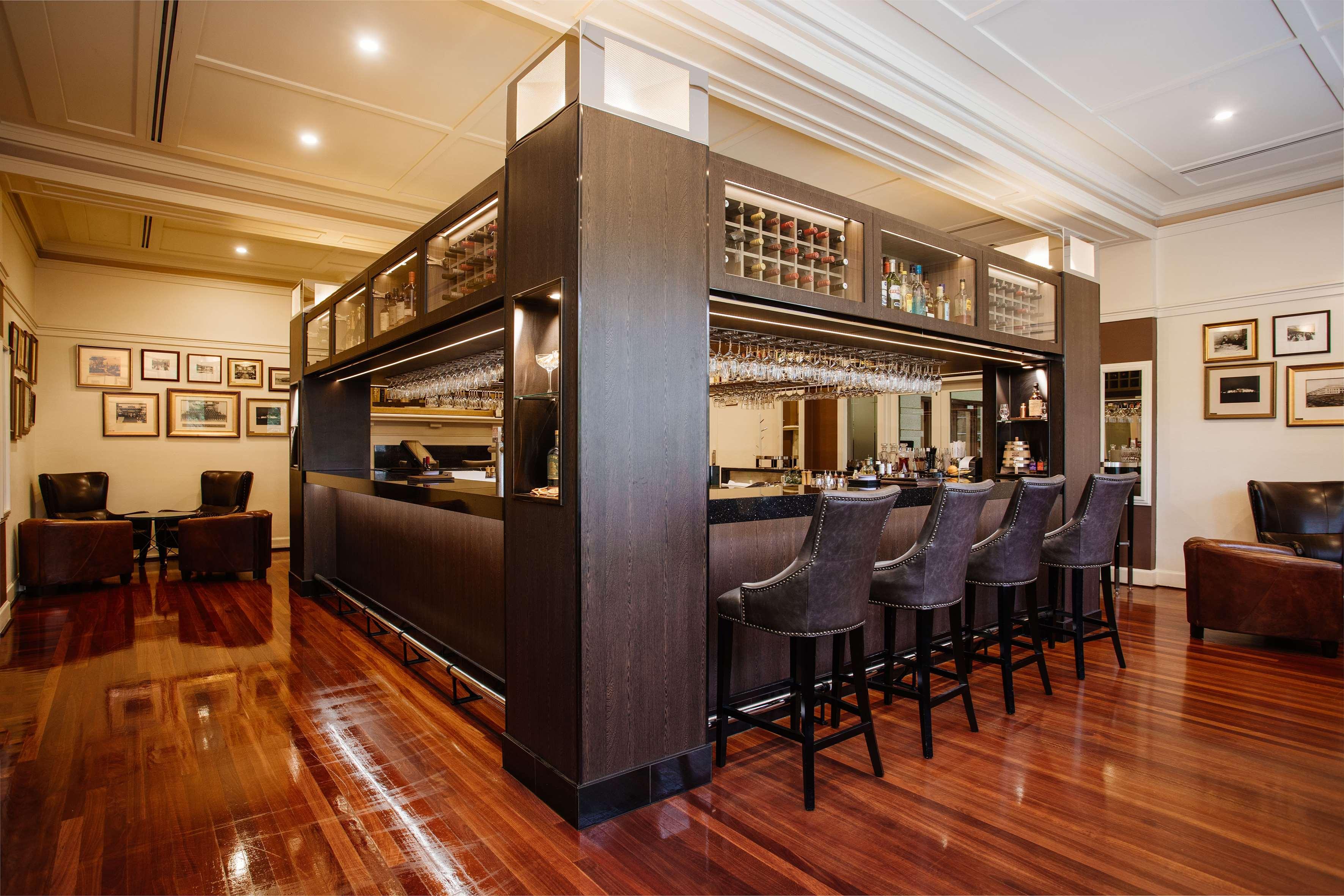 Hyatt Hotel Canberra - A Park Hyatt Hotel Ngoại thất bức ảnh The bar at the Qantas International Lounge