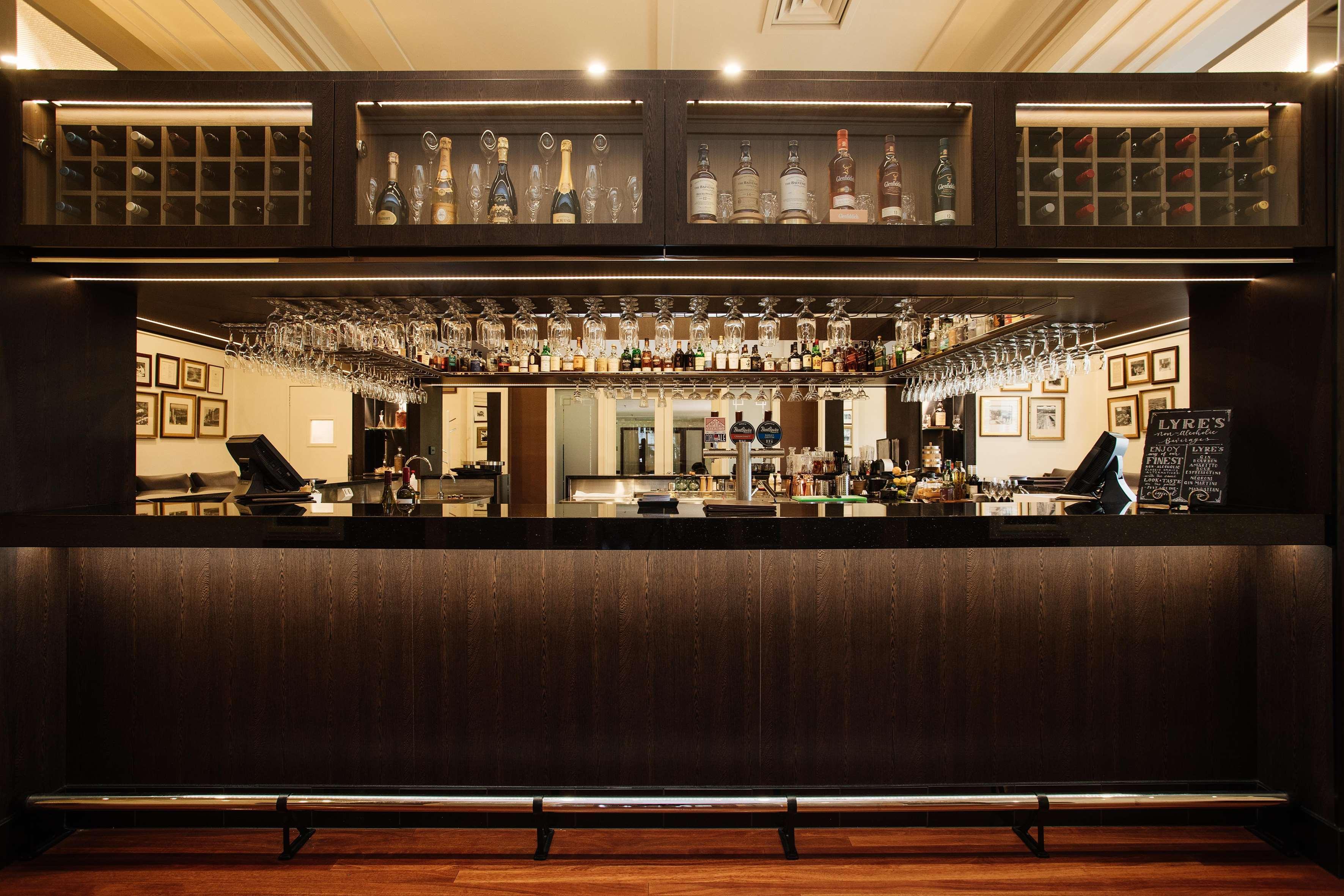 Hyatt Hotel Canberra - A Park Hyatt Hotel Ngoại thất bức ảnh The bar at the hotel
