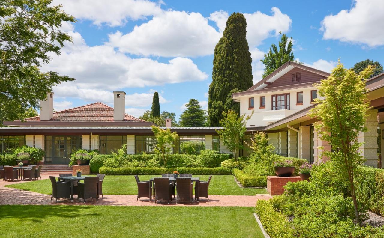 Hyatt Hotel Canberra - A Park Hyatt Hotel Ngoại thất bức ảnh The residence of the Spanish ambassador in Sofia