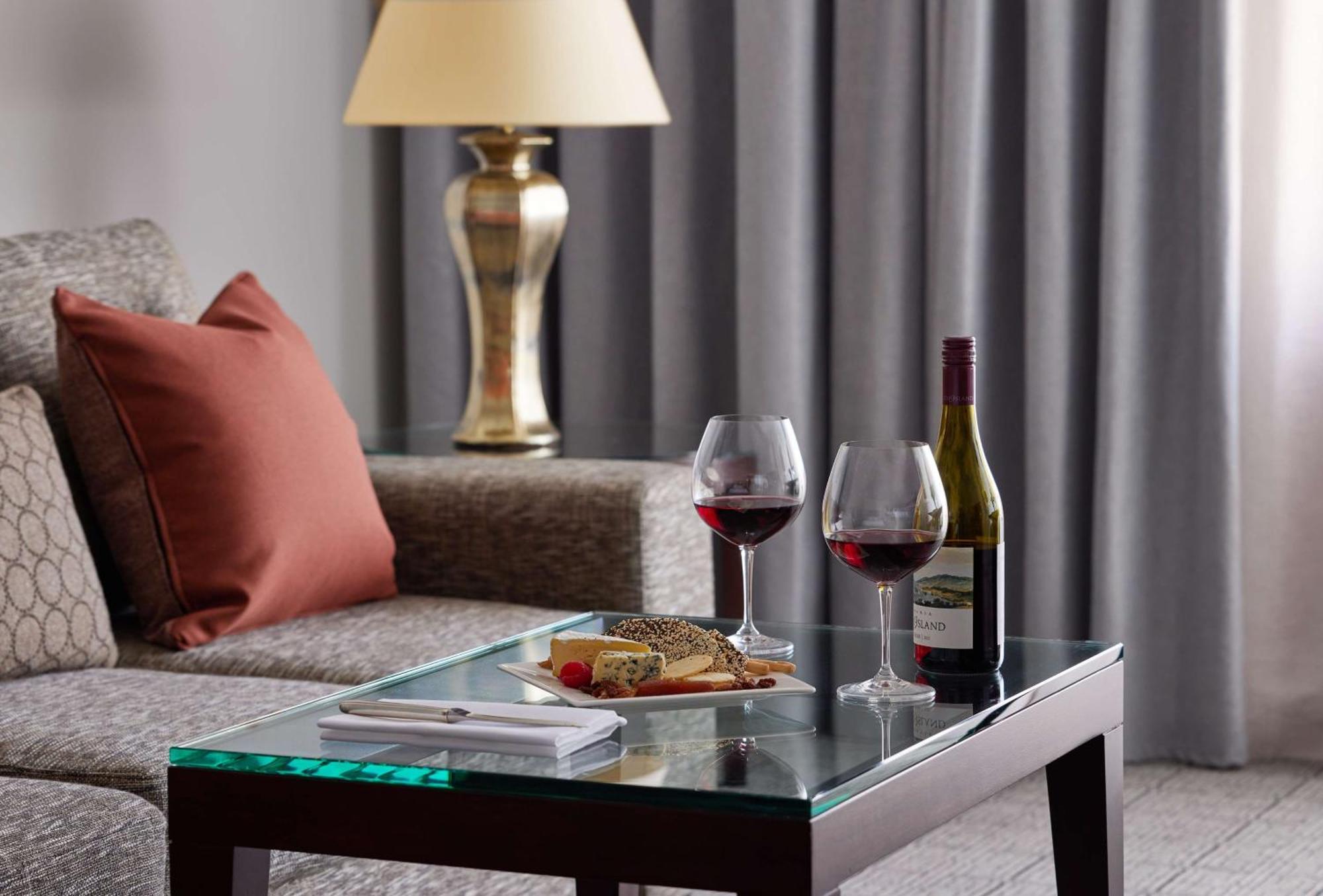 Hyatt Hotel Canberra - A Park Hyatt Hotel Ngoại thất bức ảnh A wine table